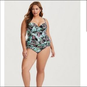 2 PC SET. Top & Bottoms!!!! Torrid Swim. Size 1x